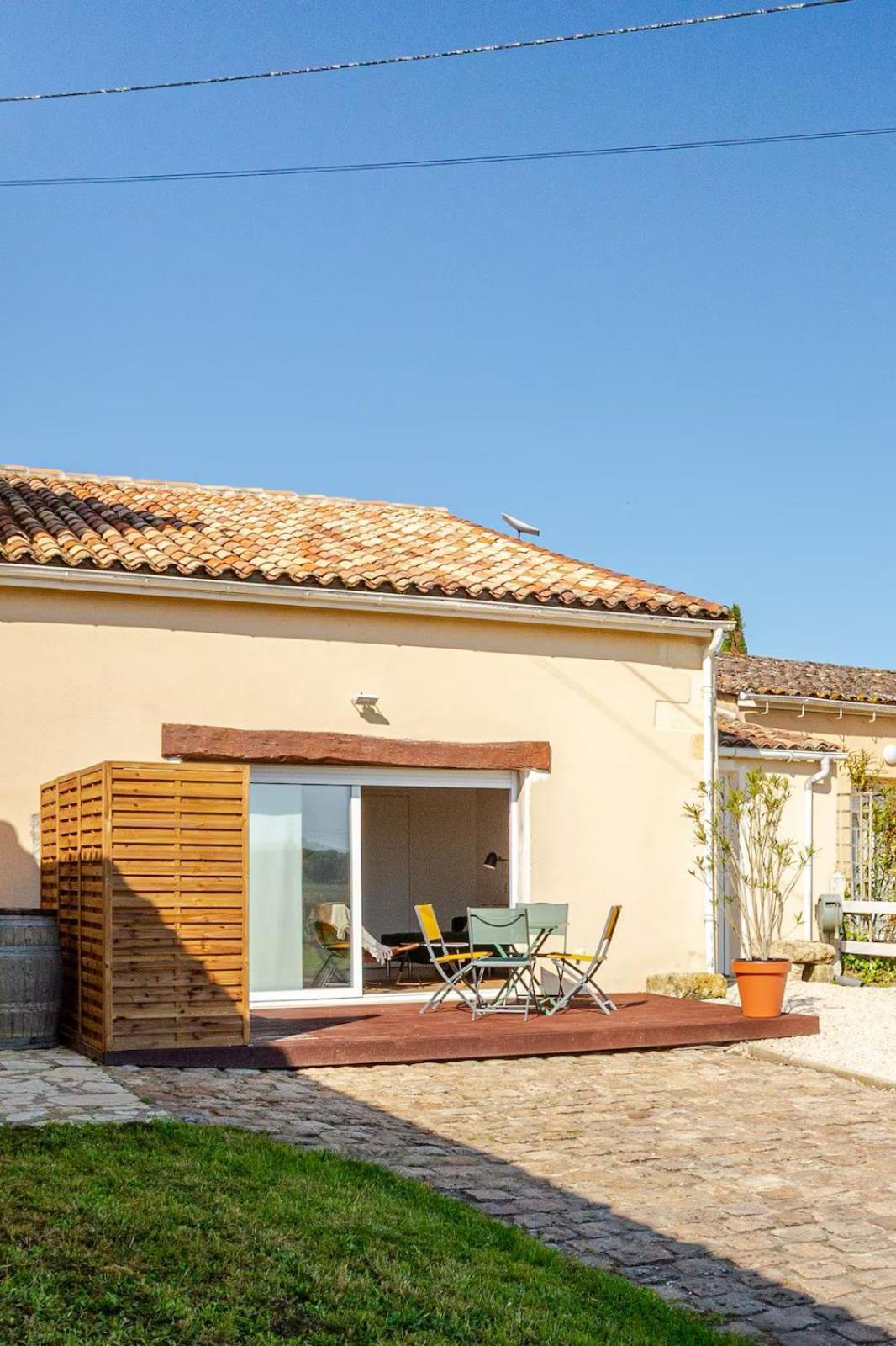 Guesthouse Les Maurins Saint-Sulpice-de-Faleyrens ภายนอก รูปภาพ