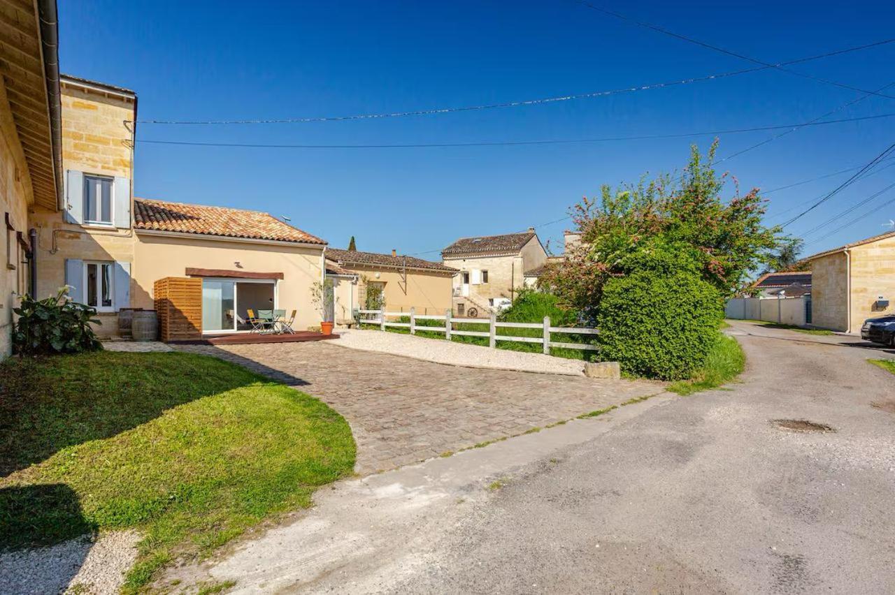 Guesthouse Les Maurins Saint-Sulpice-de-Faleyrens ภายนอก รูปภาพ