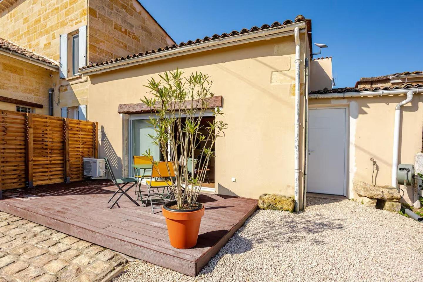 Guesthouse Les Maurins Saint-Sulpice-de-Faleyrens ภายนอก รูปภาพ