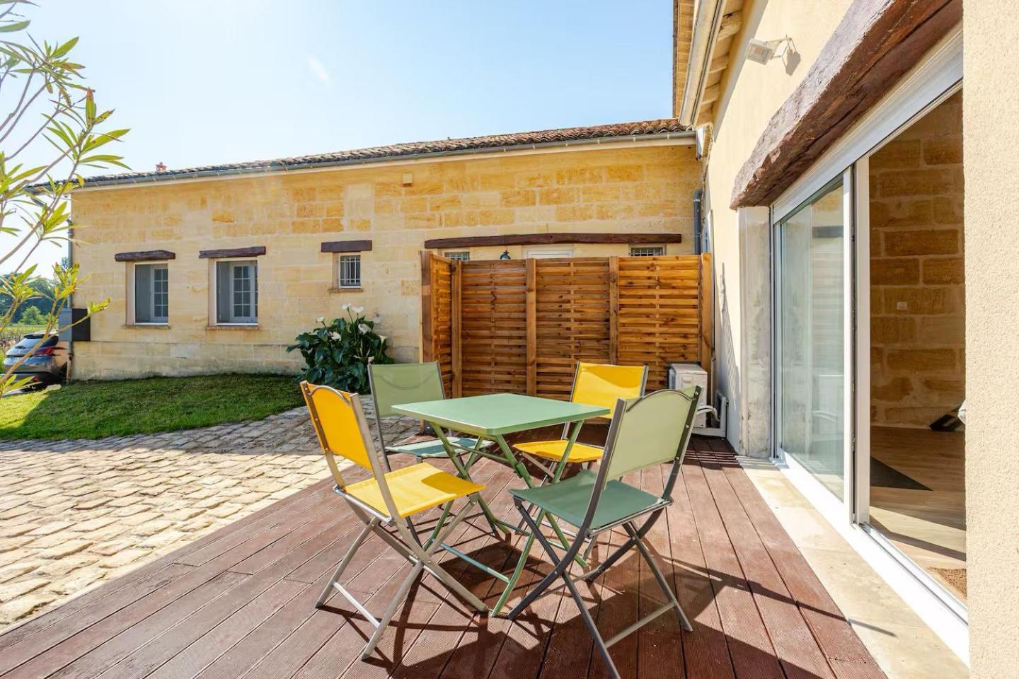 Guesthouse Les Maurins Saint-Sulpice-de-Faleyrens ภายนอก รูปภาพ